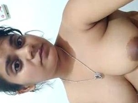 Nude Indian auntie takes solo selfies
