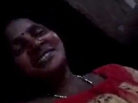 Desi aunt teases in nude selfie video