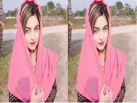 Cute Paki girl masturbates with her fingers in exclusive video