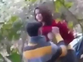 Couple's outdoor affection recorded unexpectedly
