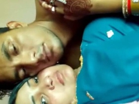 Kissing and fucking in Indian xxx video of newly married couple