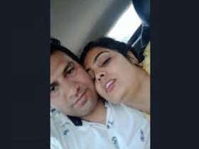 Pakistani couple plays in the car and gets naughty