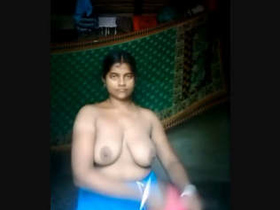 Indian village girl reveals her bare form