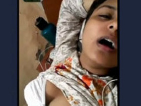 Indian college girl's sensual selfie video goes viral