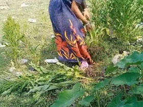 Bengali bhabhi gets wild in the field