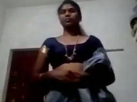 Sari reveals her nude body to Tamil maami in a steamy video