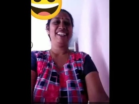 Mature Indian woman flaunts her breasts in VK video