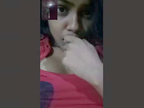 Sri Lankan babe flaunts her body for her boyfriend in a steamy video