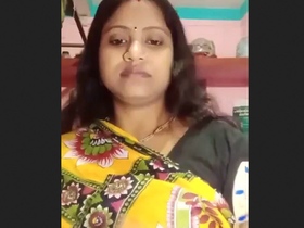 Lovely bhabhi records a steamy video for her partner