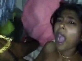 Homemade video of Indian woman getting creampied by shopper