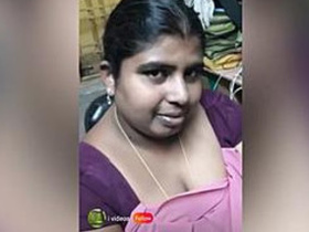 Indian BBW seductively poses for a selfie during sexual activity
