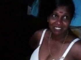 Mallu babe with big boobs strips naked in Kerala Vedi video