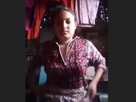 Bangla village girl loves to get naughty on camera