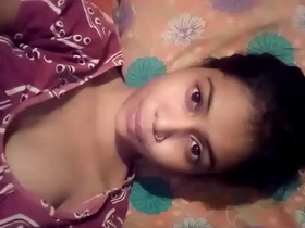 Cute Indian girl flaunts her small boobs in a steamy video