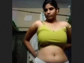 An Indian girlfriend flaunts her curves in this revealing video