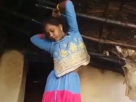 Indian babe Dehati Bihari shows off in solo video