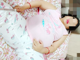 Curvy Indian aunt takes doggy position for sex