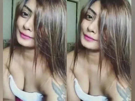Latest video of Twinkle Kapoor flaunting her big boobs