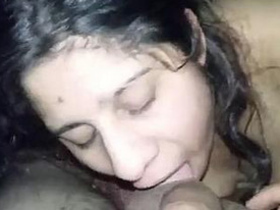 Watch a stunning Indian girl give a mind-blowing blowjob