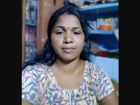 Tamil MMS video of a bhabhi showing off her big boobs in a videocall session